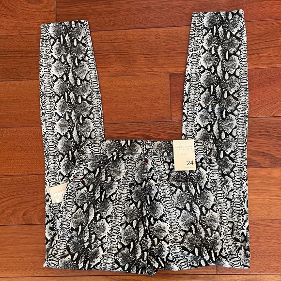Alice & Olivia Jeans NEW Good High Rise Skinny Crop Black & White Snake Print 24 - Picture 3 of 8